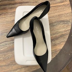 Nine West Black Leather Pumps 37/7